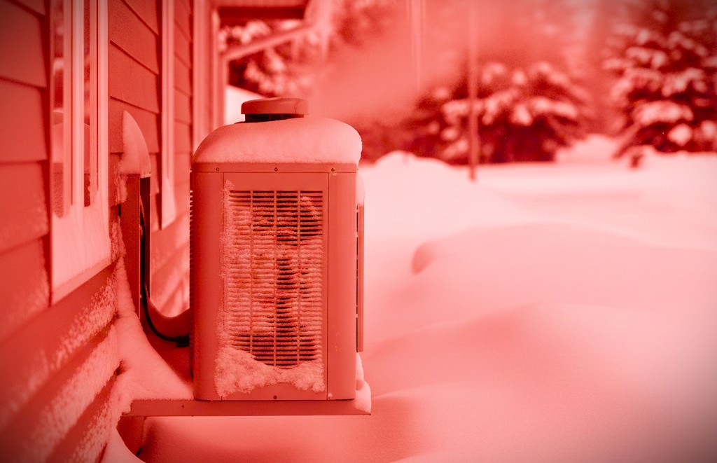 Rekordowe zużycie prądu i skargi Polaków. Minister tłumaczy, co poszło nie tak