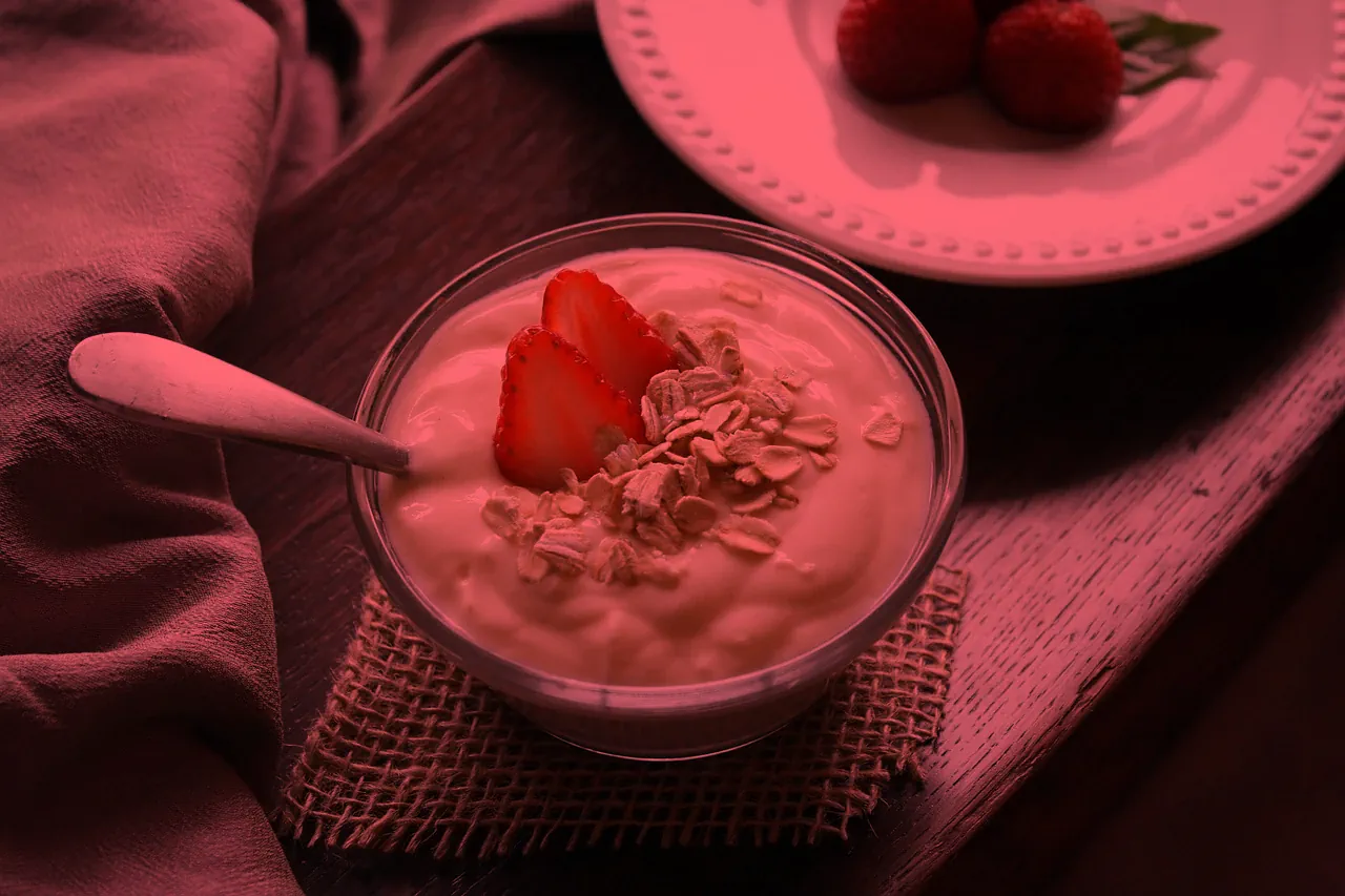 Sanepid ostrzega: w tym jogurcie mogło znaleźć się szkło. „Zagrożenie dla zdrowia”