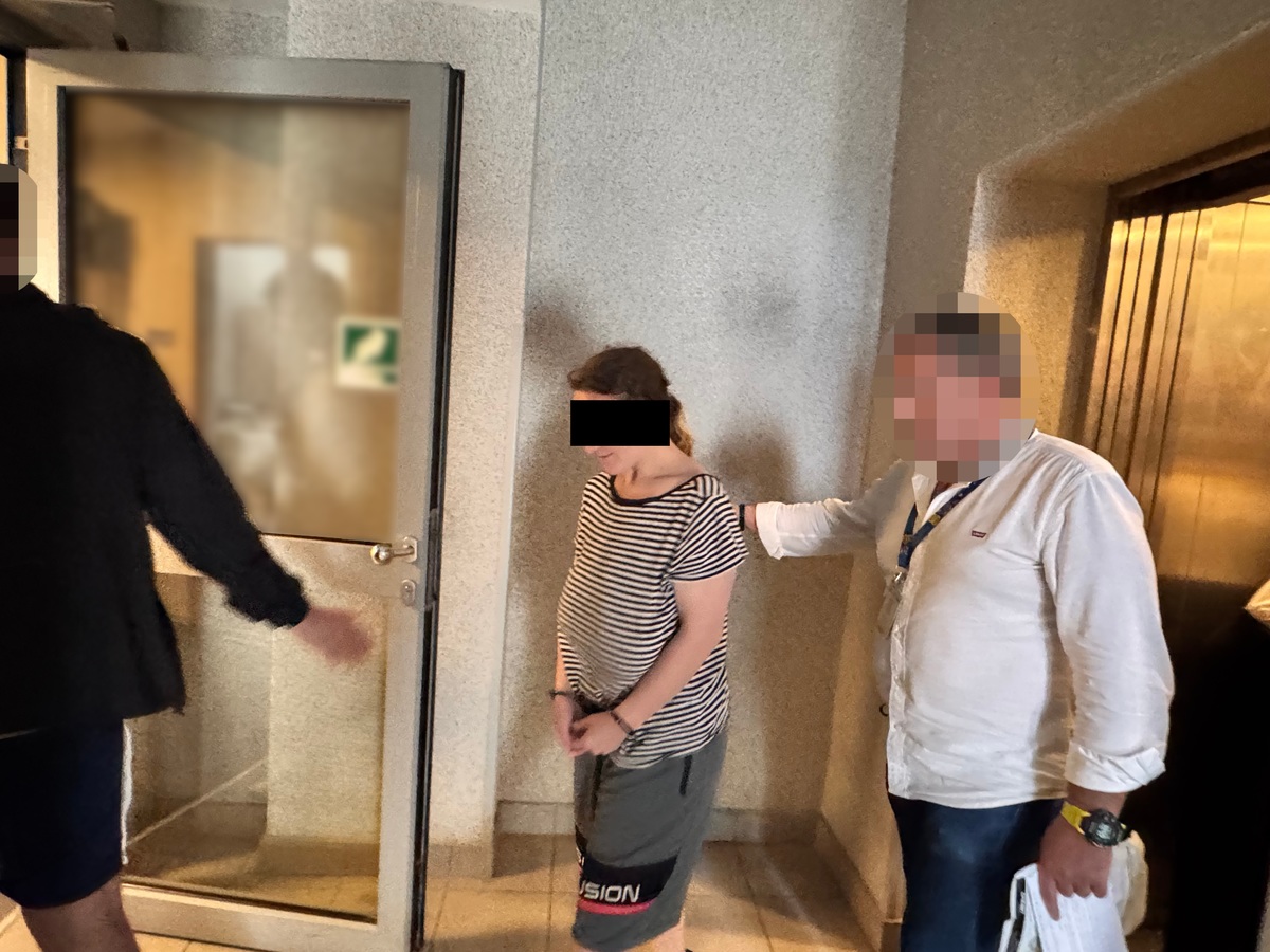 Skandal w Warszawie. 21-latka, która „bawiła się” kosztem służb