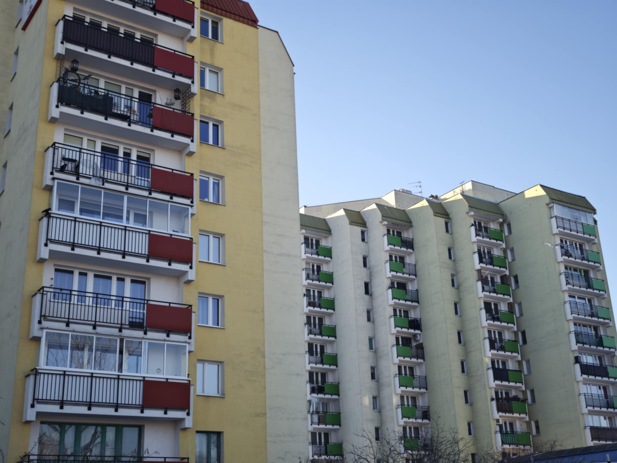 „Rachunek grozy” właśnie trafia do skrzynek. Mieszkańcy bloków patrzą na dopłatę 4000 złotych i nie wierzą własnym oczom