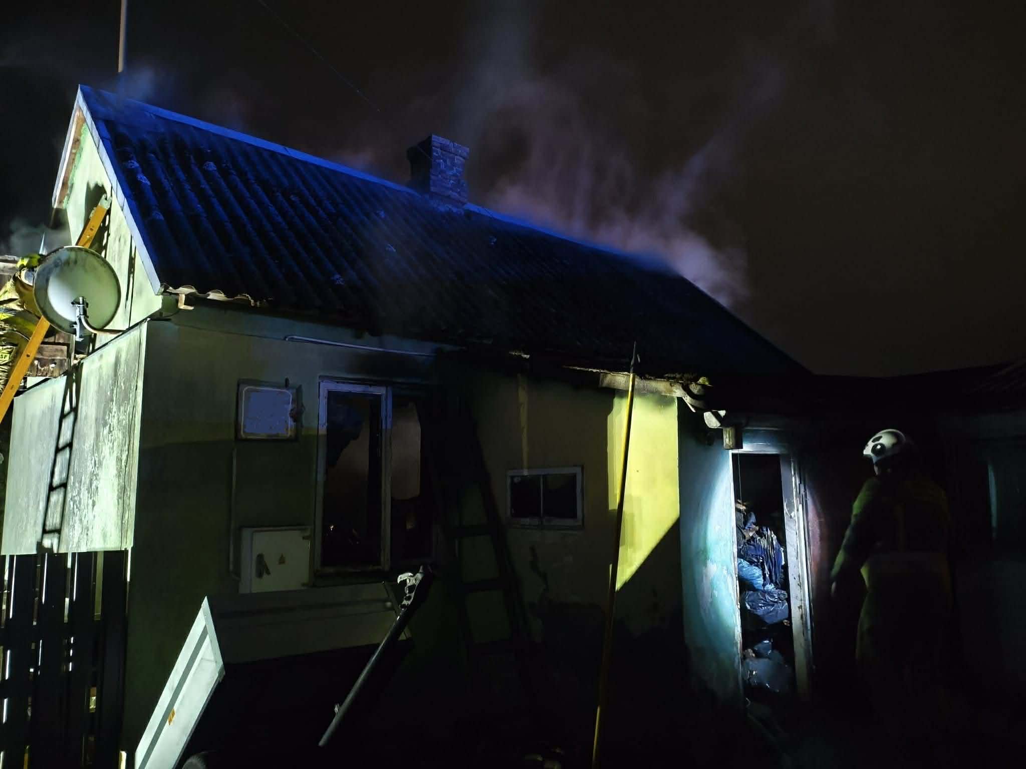 Tragiczny pożar pod Warszawą. Dwie osoby zginęły w płonącym domu