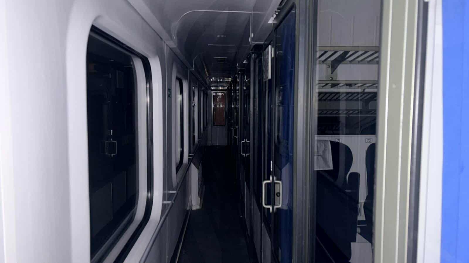 Horror w pociągu z Zakopanego. „Kaszub” utknął w szczerym polu bez prądu i ogrzewania. W środku marzną dzieci