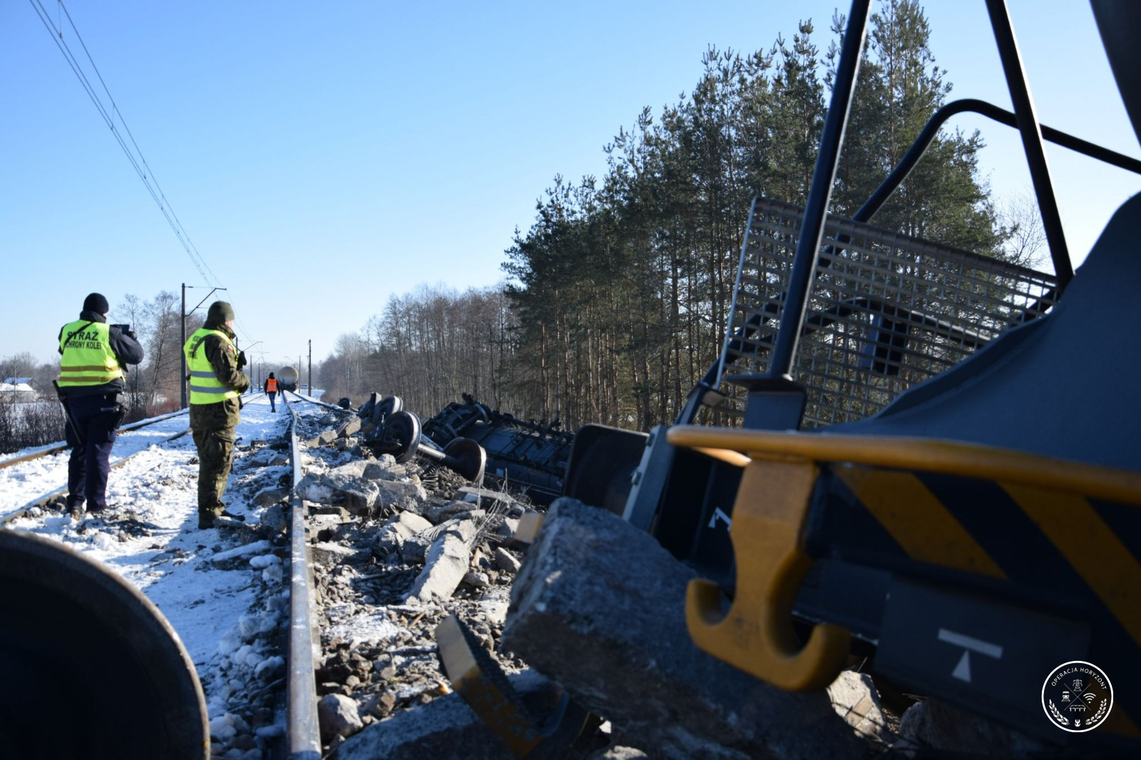 Wykolejenie pociągu pod Warszawą. Na miejscu działa wojsko