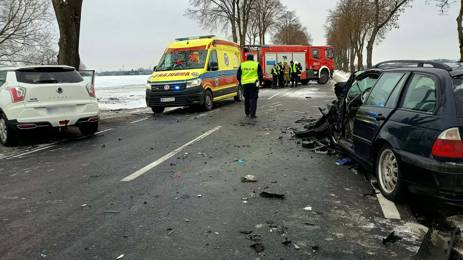 Zderzenie czołowe 3 aut, 2 osoby ranne. Poważny wypadek na Mazowszu