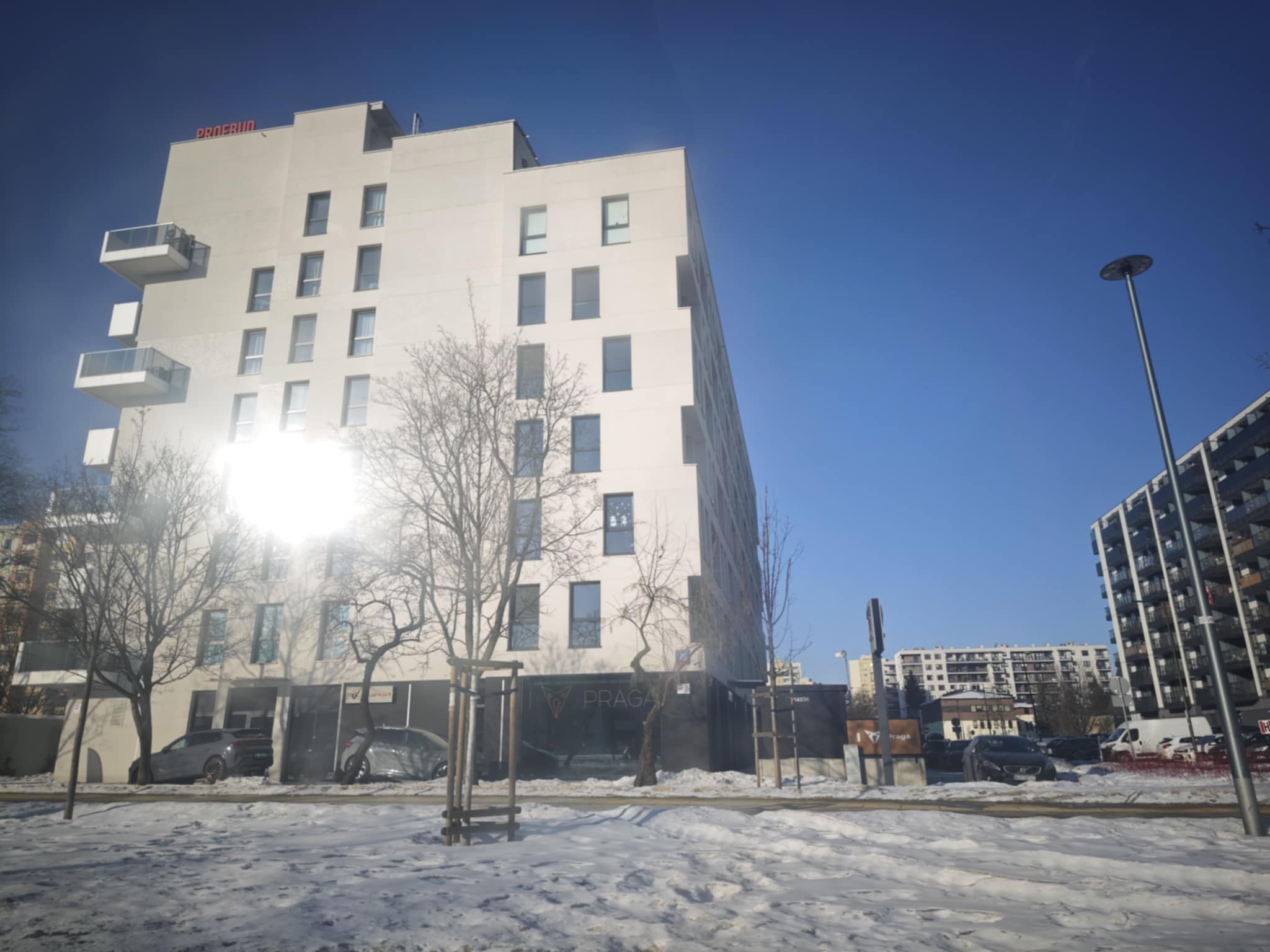 Polska pękła na pół. W tych miastach deweloperzy błagają, żebyś kupił mieszkanie, a w innych windują ceny