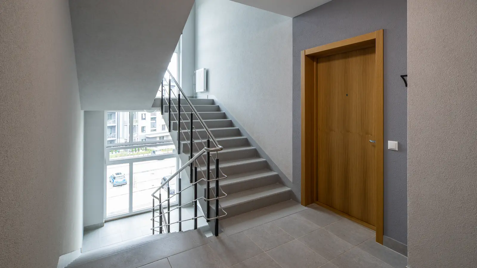 Wspólnota zmusza do wymiany drzwi. Właściciele tracą kontrolę nad częścią swojego lokalu