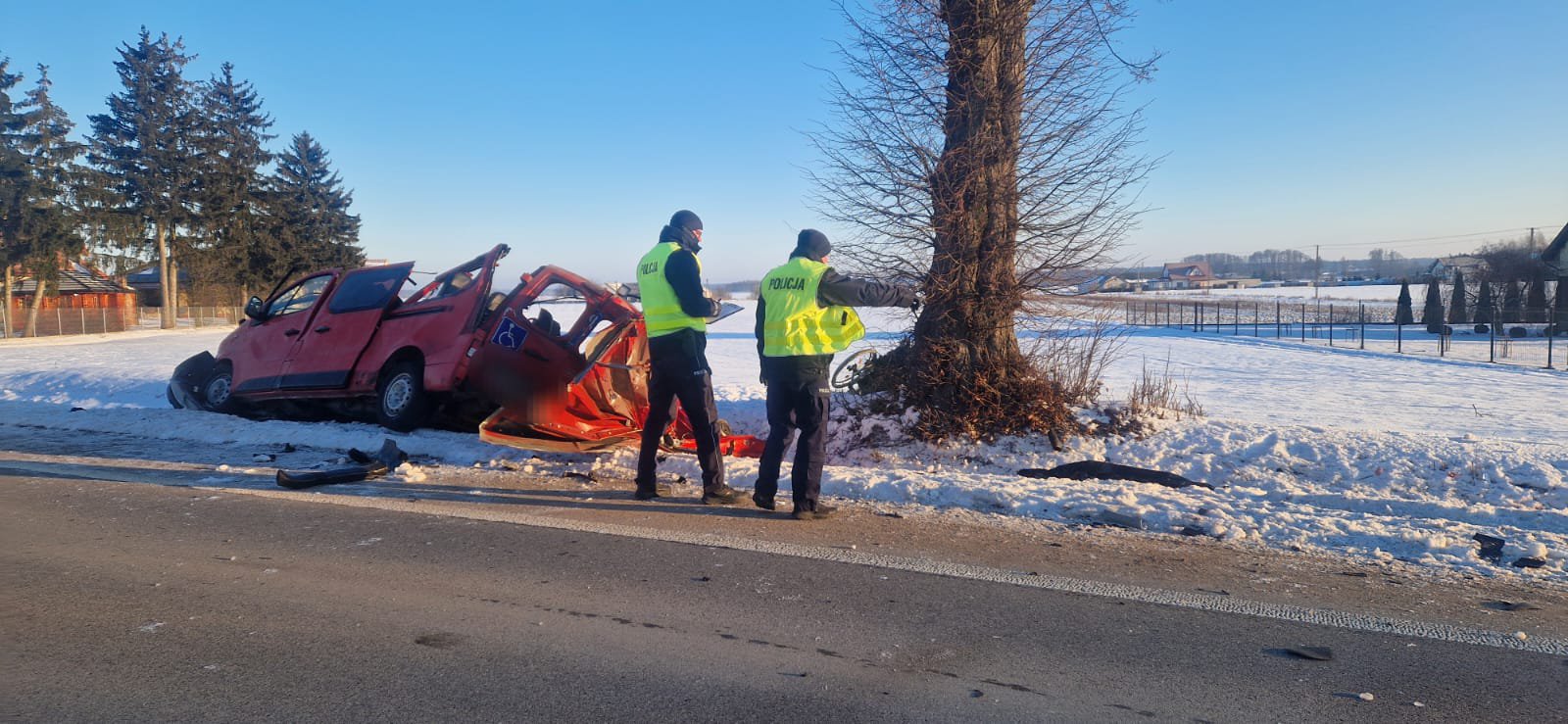 Tragiczny poranek na Mazowszu. 3 osoby nie żyją po wypadku busa