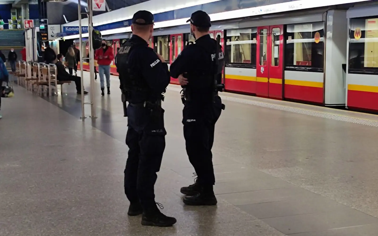 Awantura w metrze. Zarzuty zagrożone 10 latami więzienia