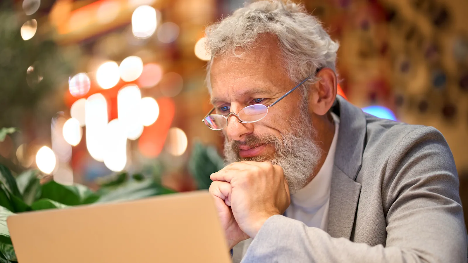 2400 zł co miesiąc. Rząd będzie dopłacał do pensji