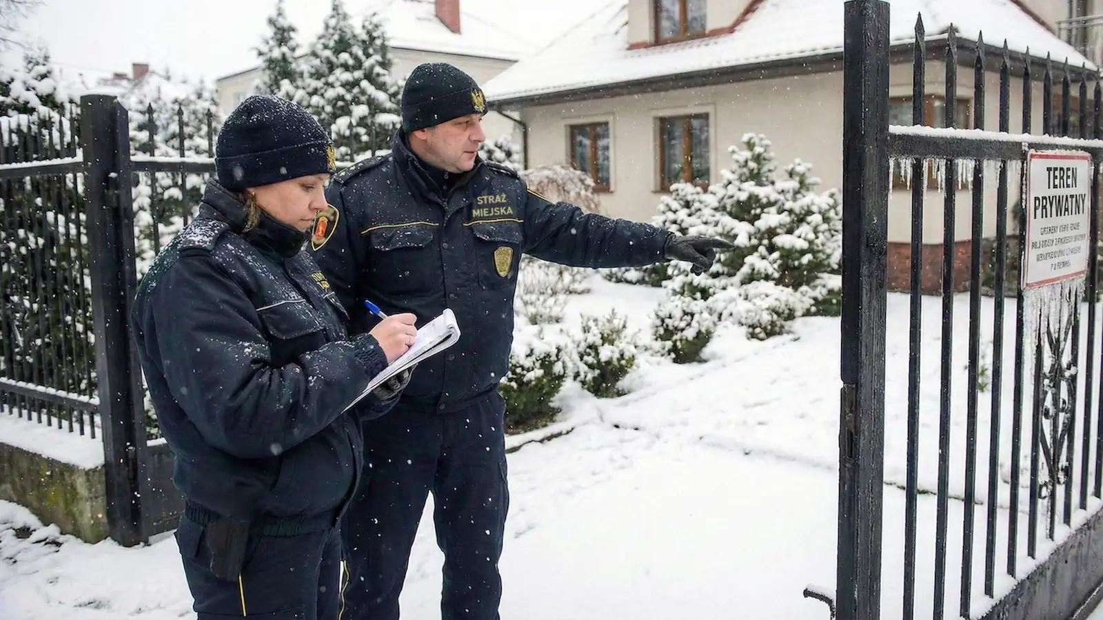 Masz na to 30 dni. Straż miejska chodzi i sprawdza. 250 zł mandatu za brak na ogrodzeniu