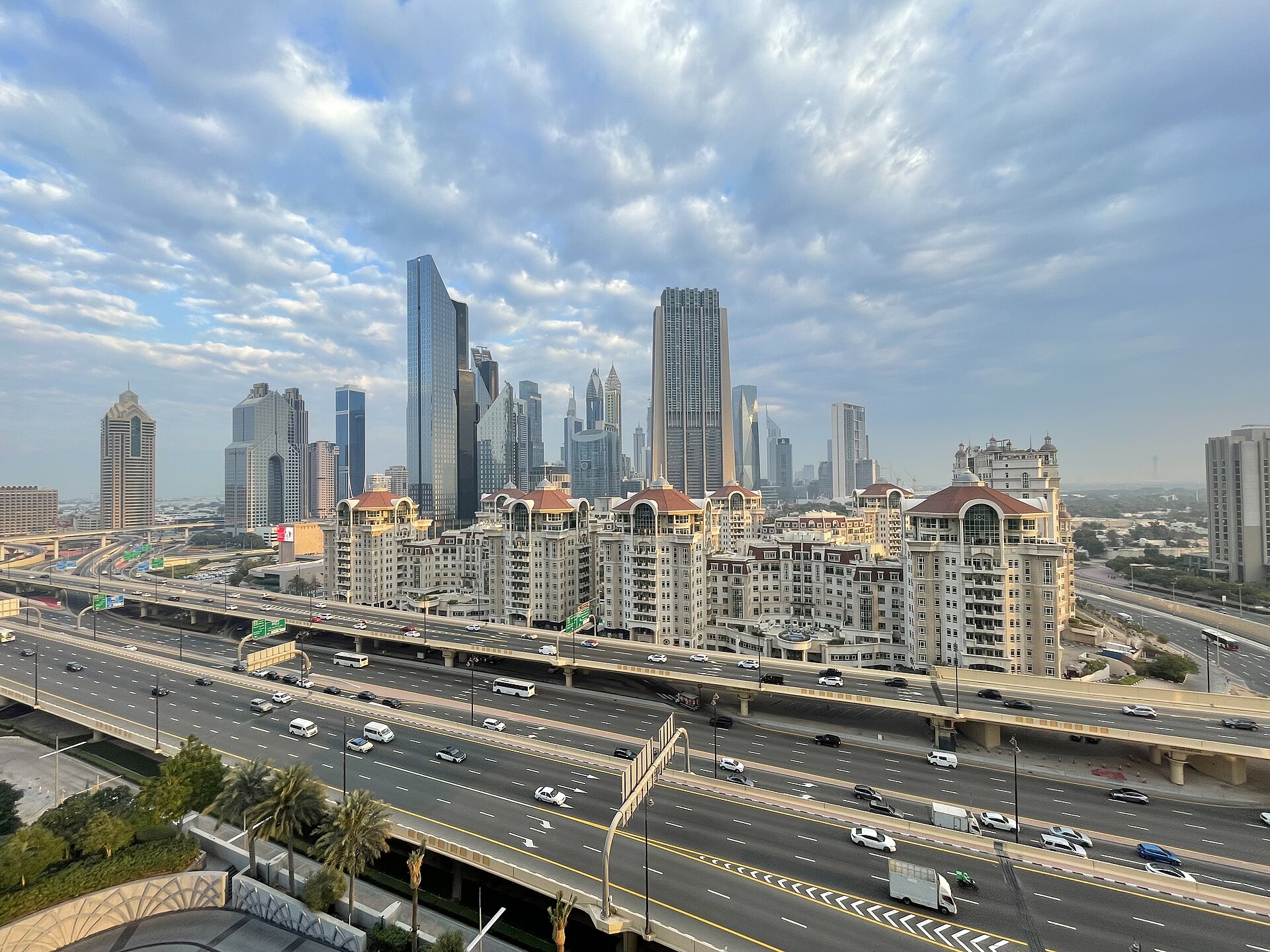 ZEA pod ostrzałem. Obrona powietrzna przechwyciła setki rakiet i dronów