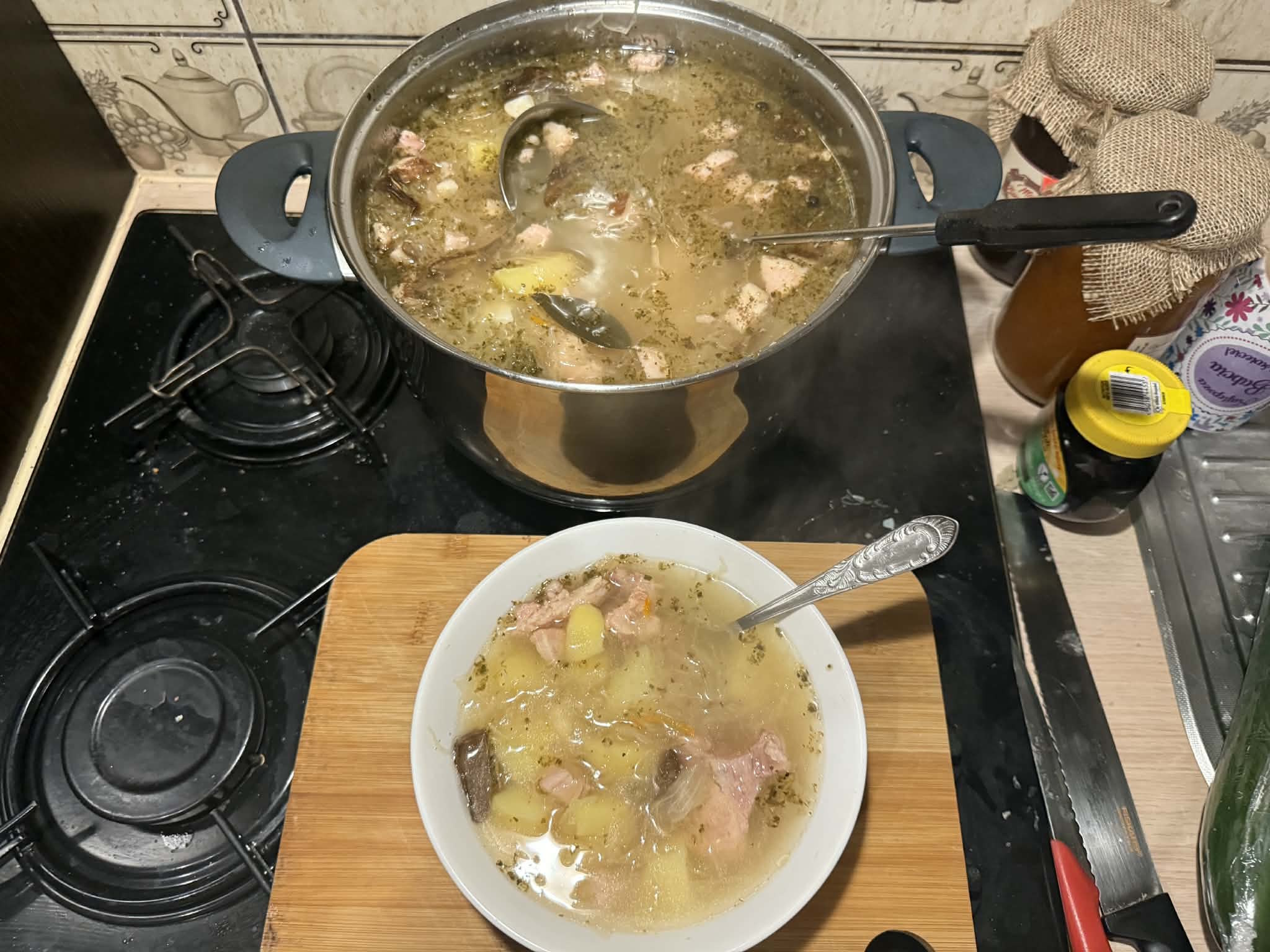 Żurek jak u babci. Koniec chemii z torebki. Ten zapomniany trik przypomni Ci smak dzieciństwa