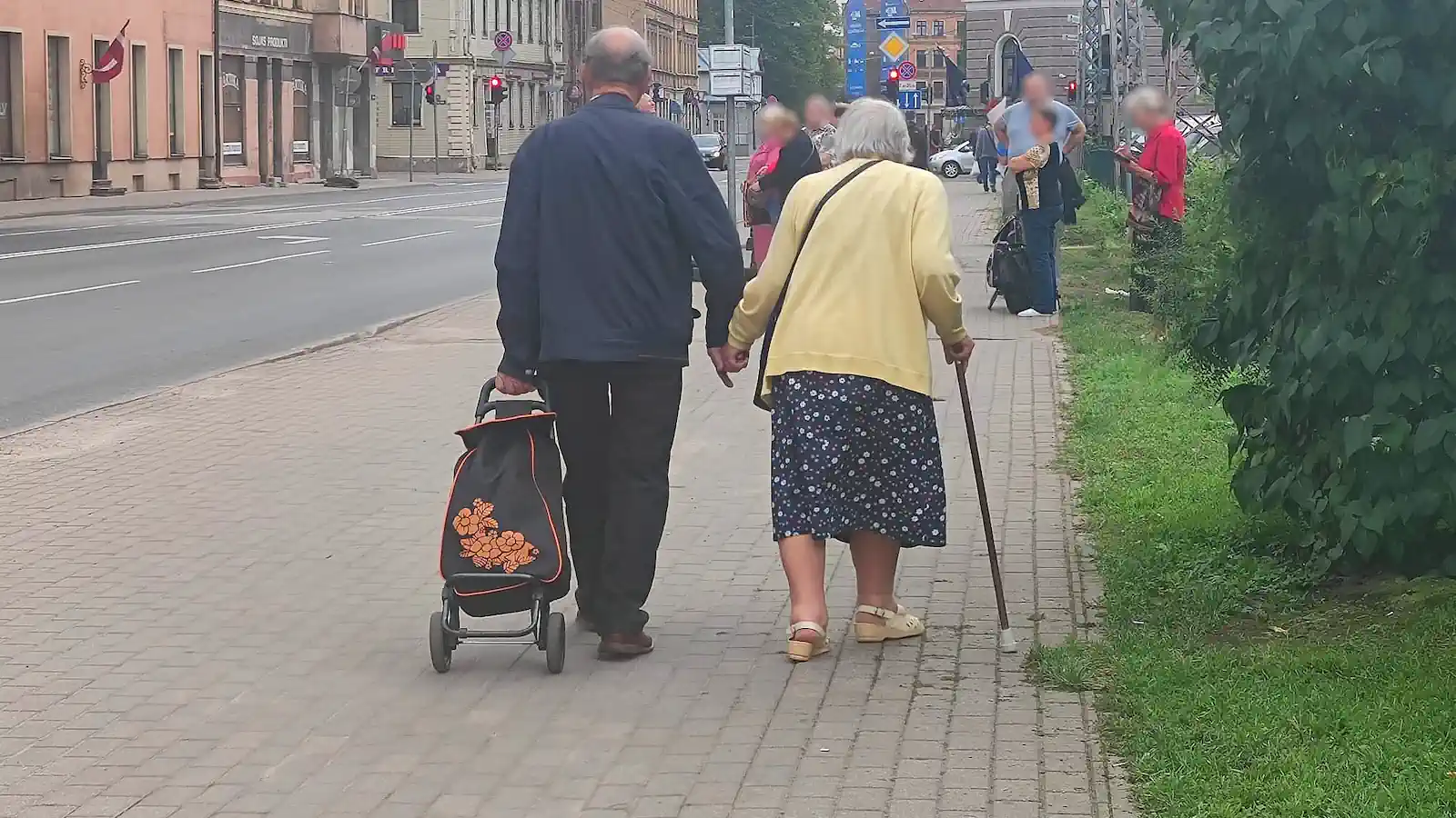 Nowa metoda oszustów. Seniorzy w Warszawie tracą oszczędności życia