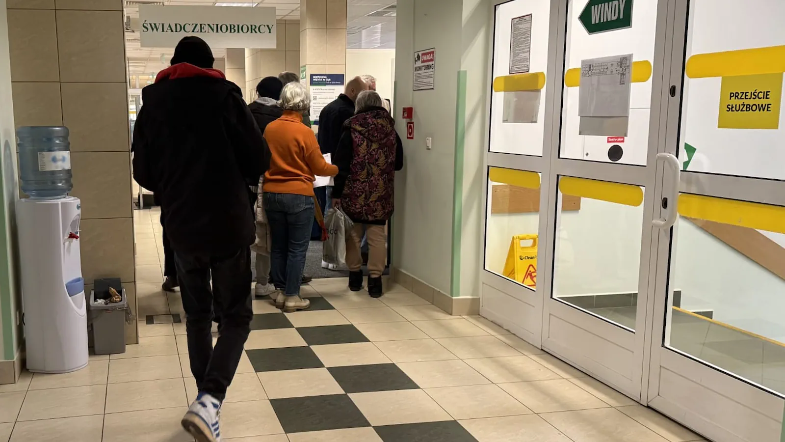 Masz 60 lub 65 lat? Nowe tablice GUS zmienią Twoją emeryturę. Policzyliśmy, ile dokładnie stracisz