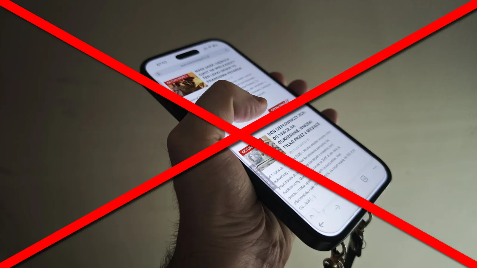 To definitywny koniec telefonów w szkołach. Od września surowy zakaz. Wiemy, jak będą wyglądać nowe przepisy i co grozi za ich złamanie