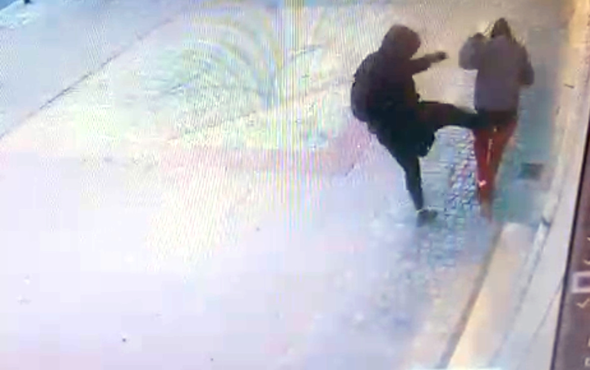 Brutalny atak w centrum Warszawy. Zaatakował kobietę na Placu Konstytucji