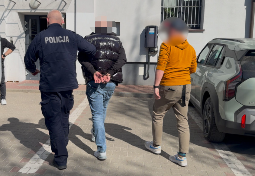 Brutalny atak na stacji metra. 16-latek w szpitalu. Co stało się z agresorem po brutalnym pobiciu?