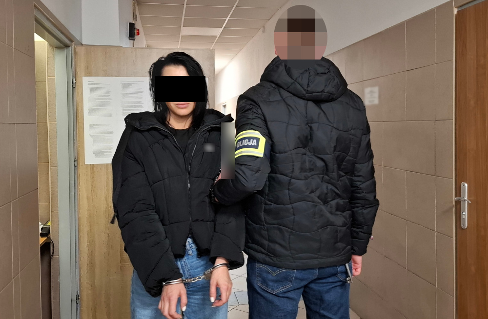 Obywatele Ukrainy zatrzymani na gorącym uczynku w Warszawie. Wypłacali pieniądze z bankomatu co kilka minut