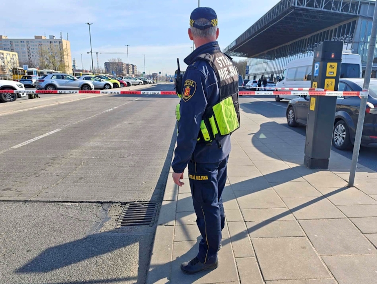 Alarm przy Dworcu Wschodnim. Wyłączono ruch. W akcji policyjni kontrterroryści