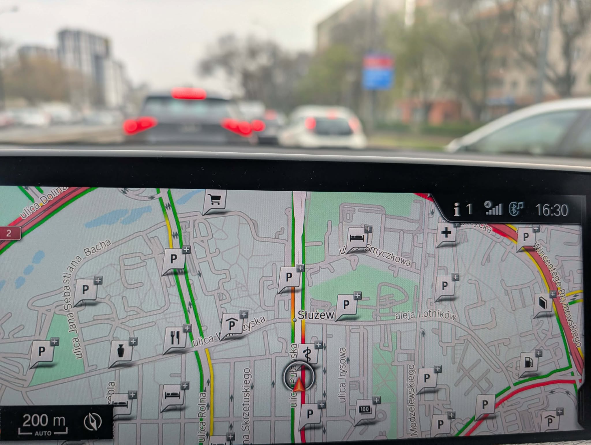 Gigantyczne utrudnienia w Warszawie. Kierowcy stoją w korku. Sprawdziliśmy, co blokuje wyjazd