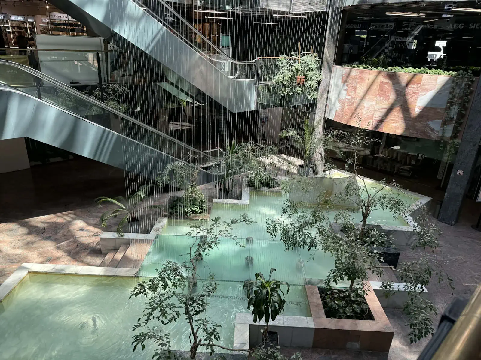 Najstarsze centrum handlowe w stolicy sprzedane. Czekało na kupca przez 15 lat