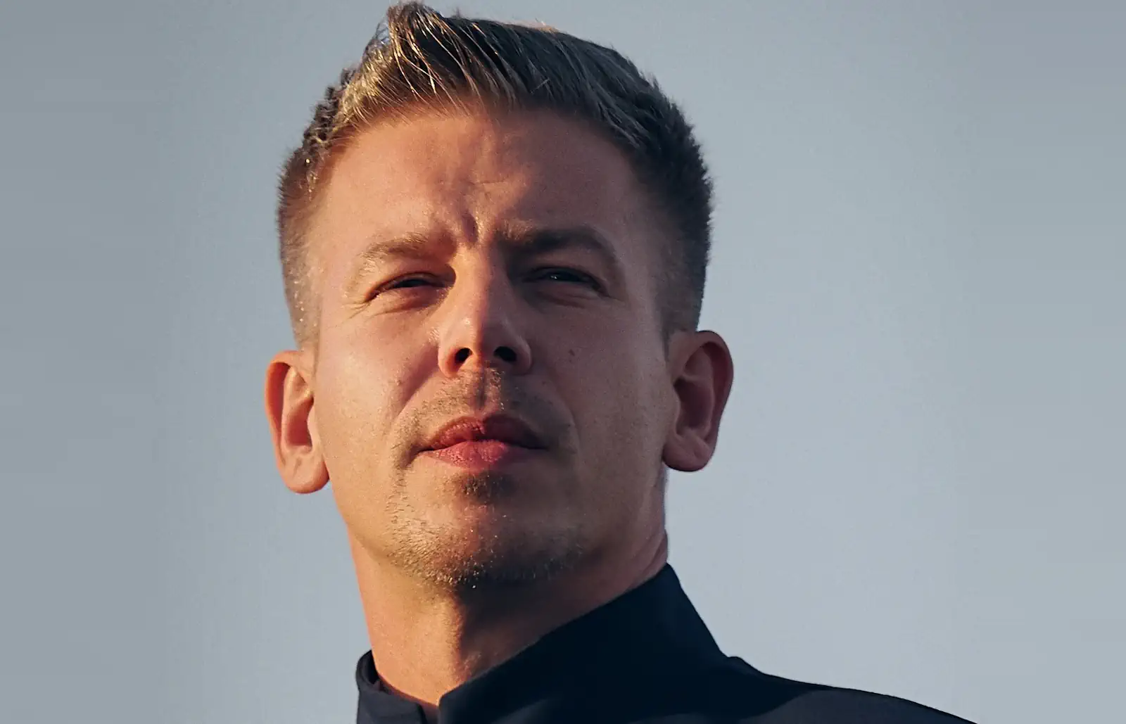 Obalił człowieka, który 16 lat rządził Węgrami. Kim jest Péter Magyar? Co sądzi o Polsce?