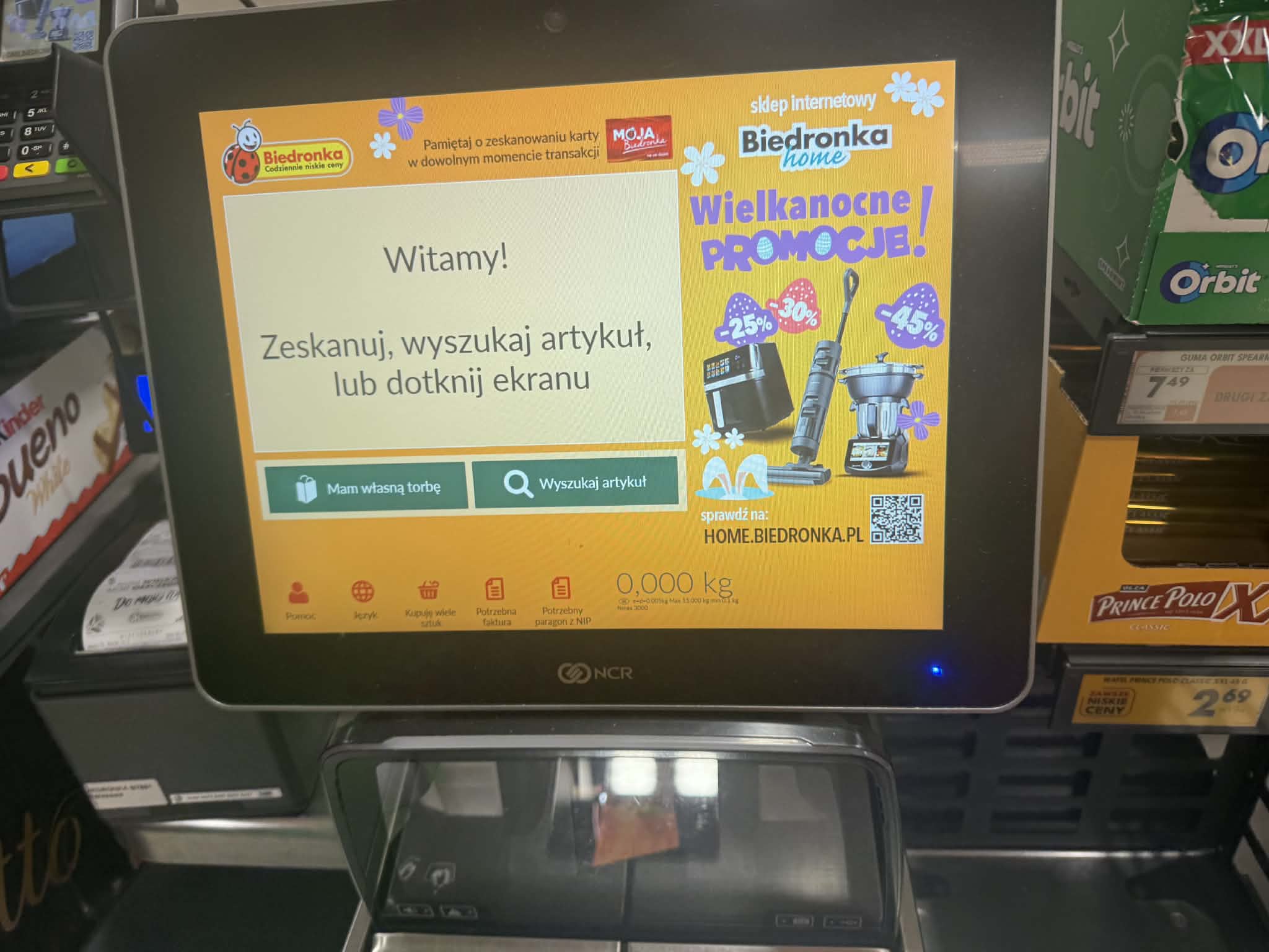 Od 11 kwietnia zmiana przy kasie. Sama karta Moja Biedronka już nie wystarczy