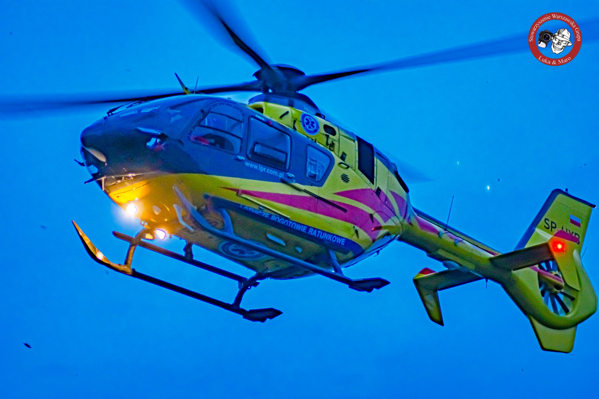 Tragedia na torach. Szynobus potrącił dwie nastolatki. 14-latka nie żyje