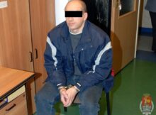 Łomiarz siedzący na komendzie Fot. Komenda Stołeczna Policji