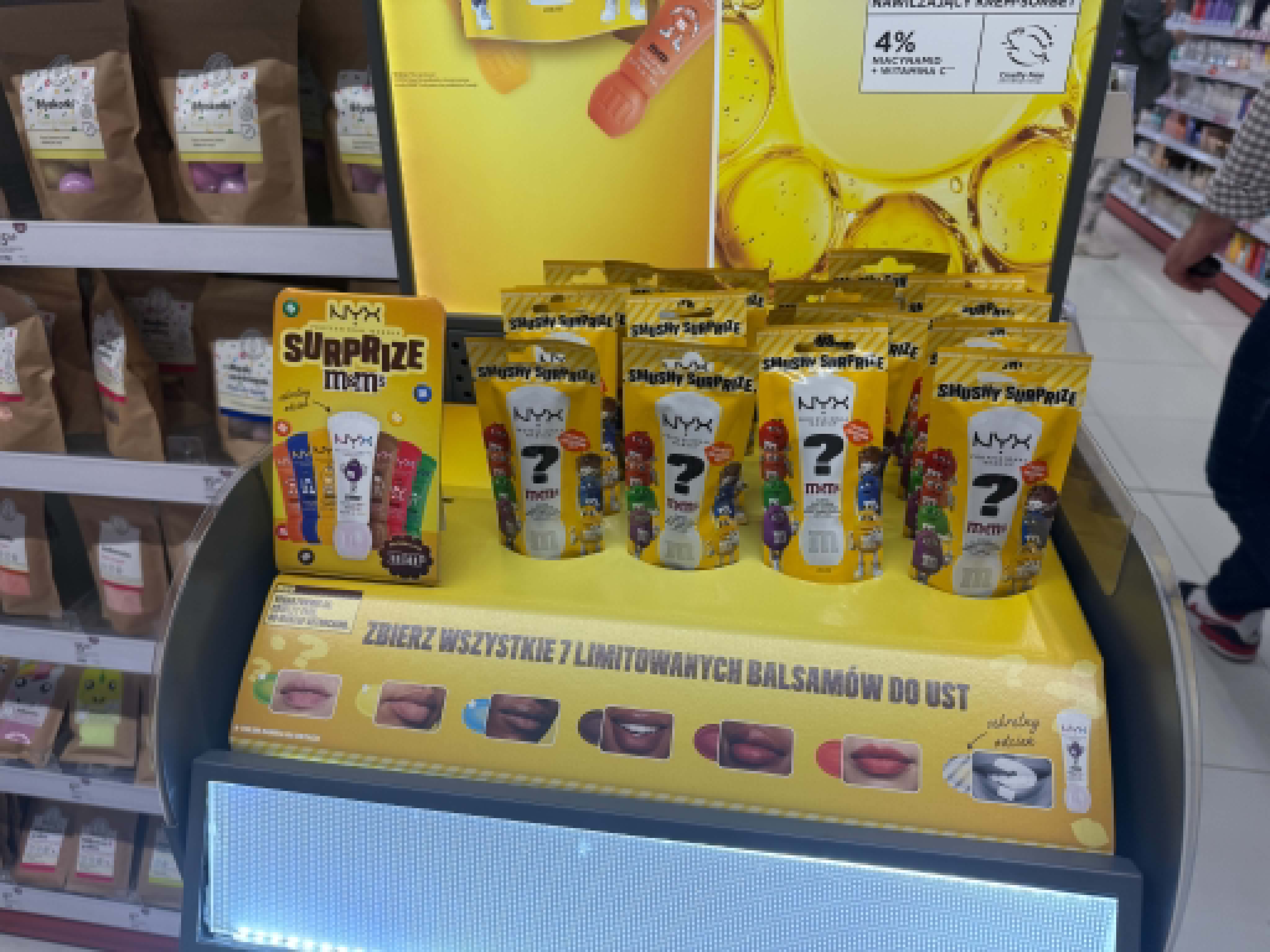 Limitowana kolekcja w Rossmann. Ludzie wykupują jak świeże bułeczki. Smakowita współpraca