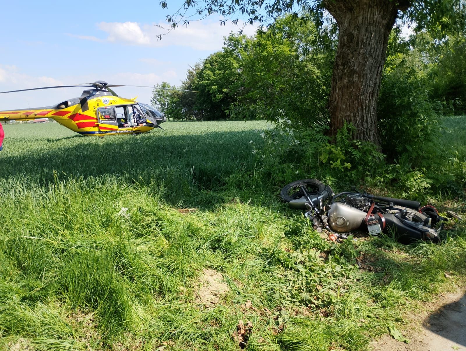 Poważny wypadek motocyklisty na Mazowszu. Lądował śmigłowiec LPR