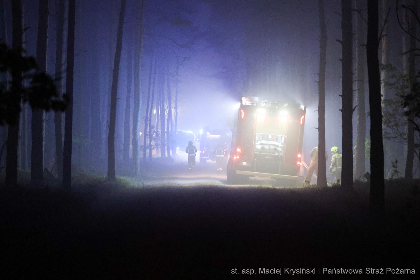 Pożar wymknął się spod kontroli. Trwa ewakuacja mieszkańców, zamknięto istotną drogę