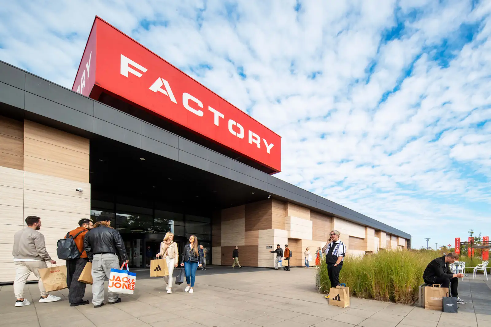Kupuj z najlepszymi rabatami w roku w FACTORY Annopol. Startuje wiosenna odsłona Jungle Night z -50%