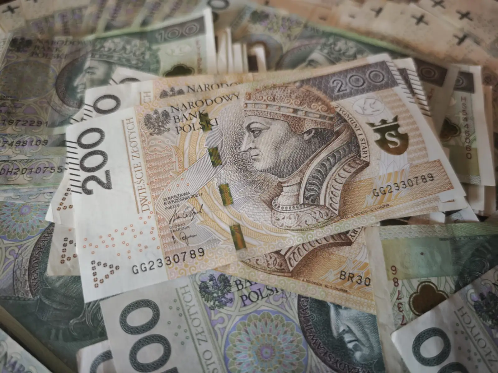 Złe wieści dla emerytów. Pierwsze wyliczenia na 2027 rok budzą niepokój