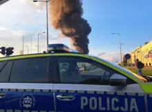 Wieczorny pożar hali magazynowo-usługowej przy ulicy Rembielińskiego w Płocku. | Fot. Policja w Płocku.