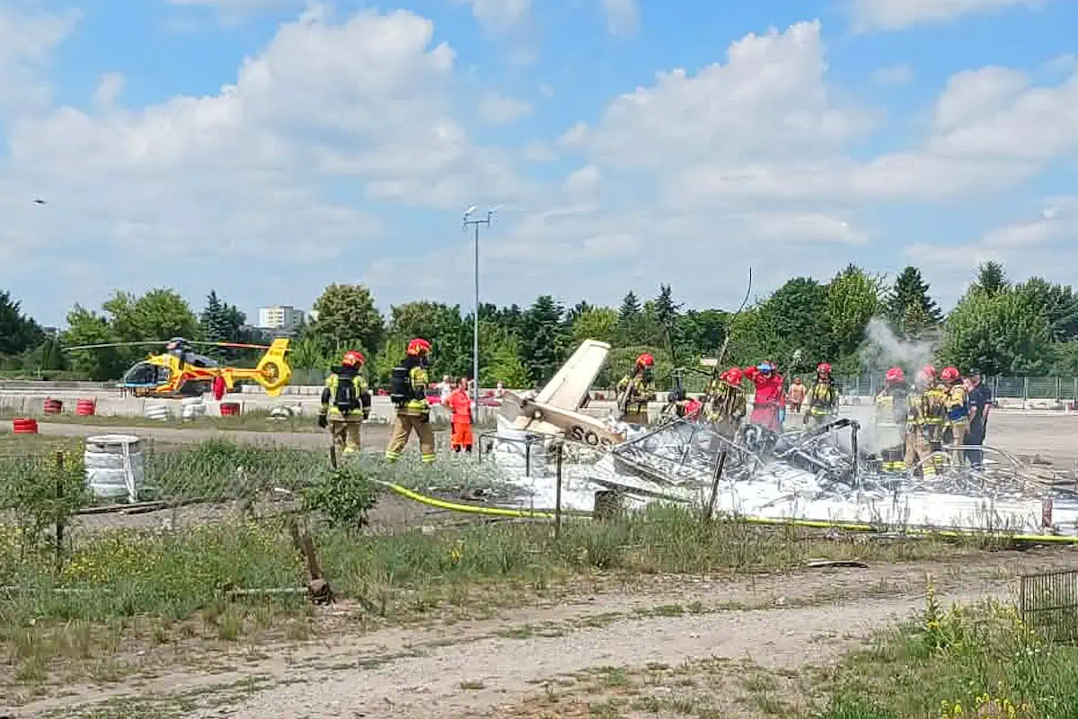 Tragedia w Warszawie. Rozbił się samolot. Są pierwsze informacja o ofiarach [WIDEO]