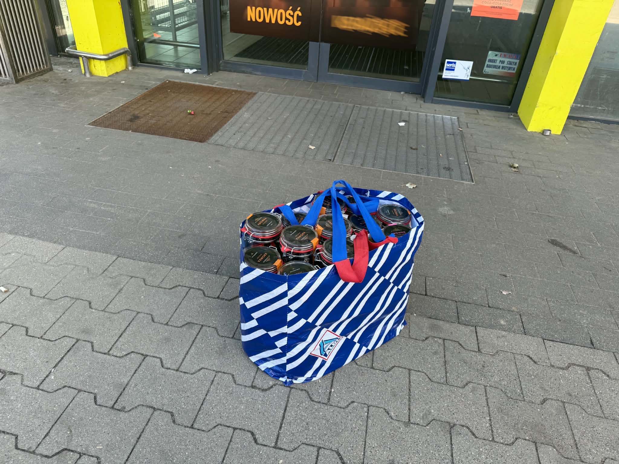 Ludzie wynoszą całymi koszami. W Biedronce gigantyczny rabat. Sprawdziliśmy w Warszawie