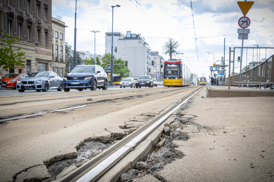 Wielki remont w sercu Warszawy trwa. Które tramwaje zniknęły z ulic i jak teraz dojechać do centrum?