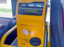 Kasownik w warszawskim autobusie. | Fot. Warszawa w Pigułce.