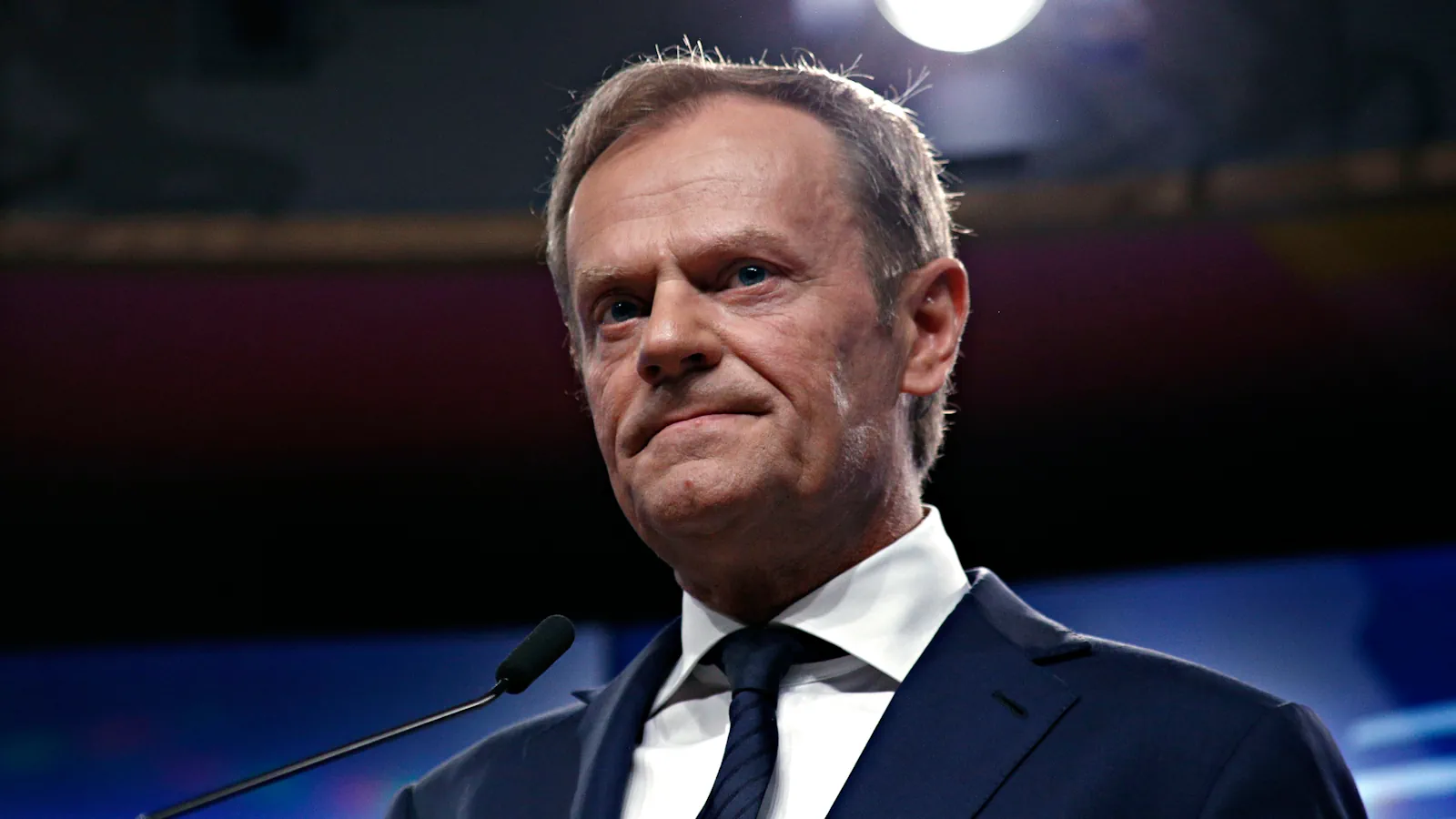 Premier wprowadził stany alarmowe w całej Polsce. Wzmożone kontrole i patrole na ulicach oraz dworcach w Warszawie. Co to oznacza dla mieszkańców?