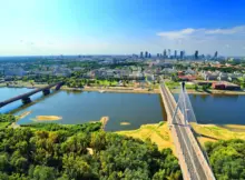 Panorama Warszawy w lecie. | Fot. Shutterstock.