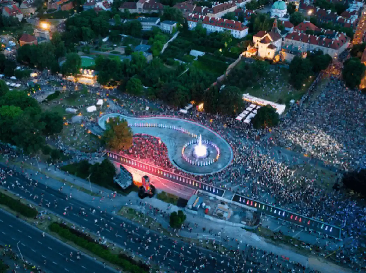 30. Wianki, nowy festiwal przy Pałacu Kultury i tłumy biegaczy. Co robić w Warszawie w ten gorący weekend?