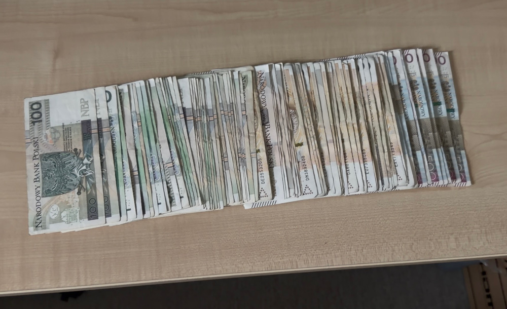 Zostawił saszetkę na ławce. W kilka chwil zniknęło 60 tysięcy złotych