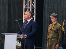 Karol Nawrocki podczas uroczystości na Placu Powstańców Warszawy. Fot. Warszawa w Pigułce