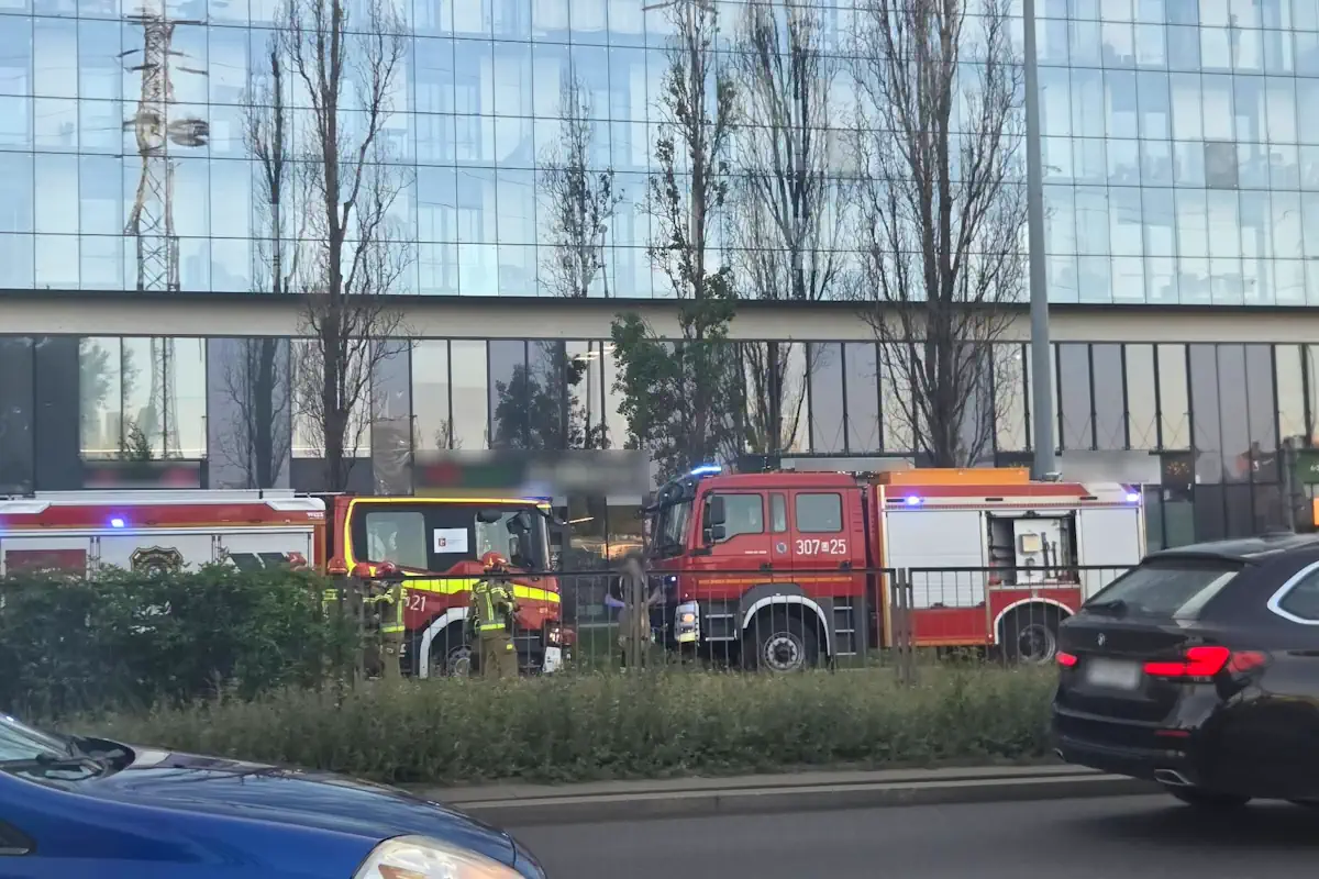 PILNE. Zderzenie kilku aut na Woli. Ruch w kierunku Ochoty zablokowany