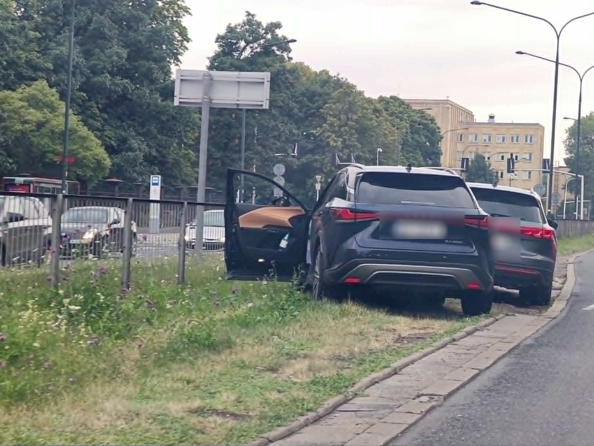 Paraliż na Trasie Łazienkowskiej! Dwa wypadki i ogromne korki w centrum Warszawy