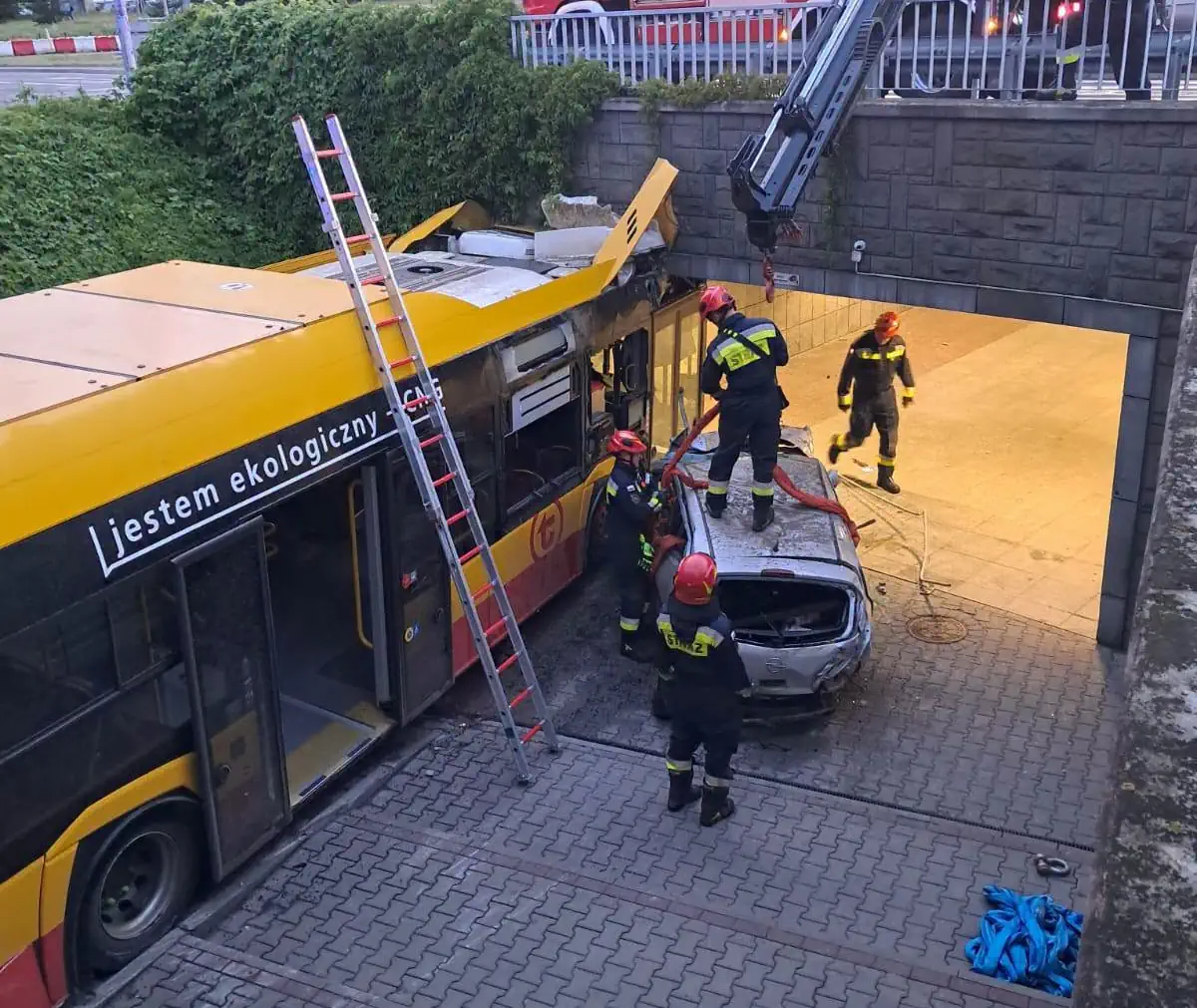 Wypadek w tunelu niedaleko Dworca Zachodniego. | Komenda Miejska PSP m.st. Warszawy.