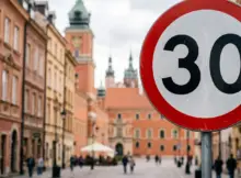 Znak ograniczenia prędkości do 30 km/h. Ograniczenie do 30 wprowadzono już m.in. na Starym Mieście.