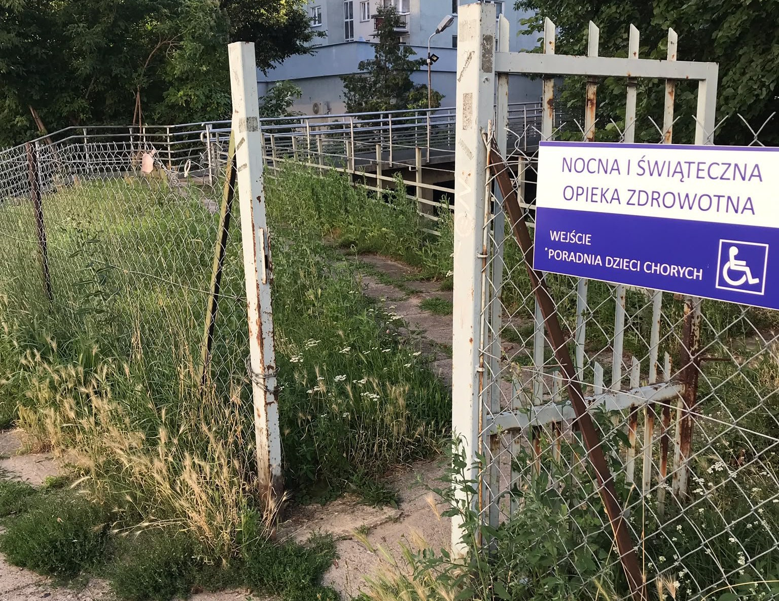 Wejście do przychodni Fot. Warszawa w Pigułce