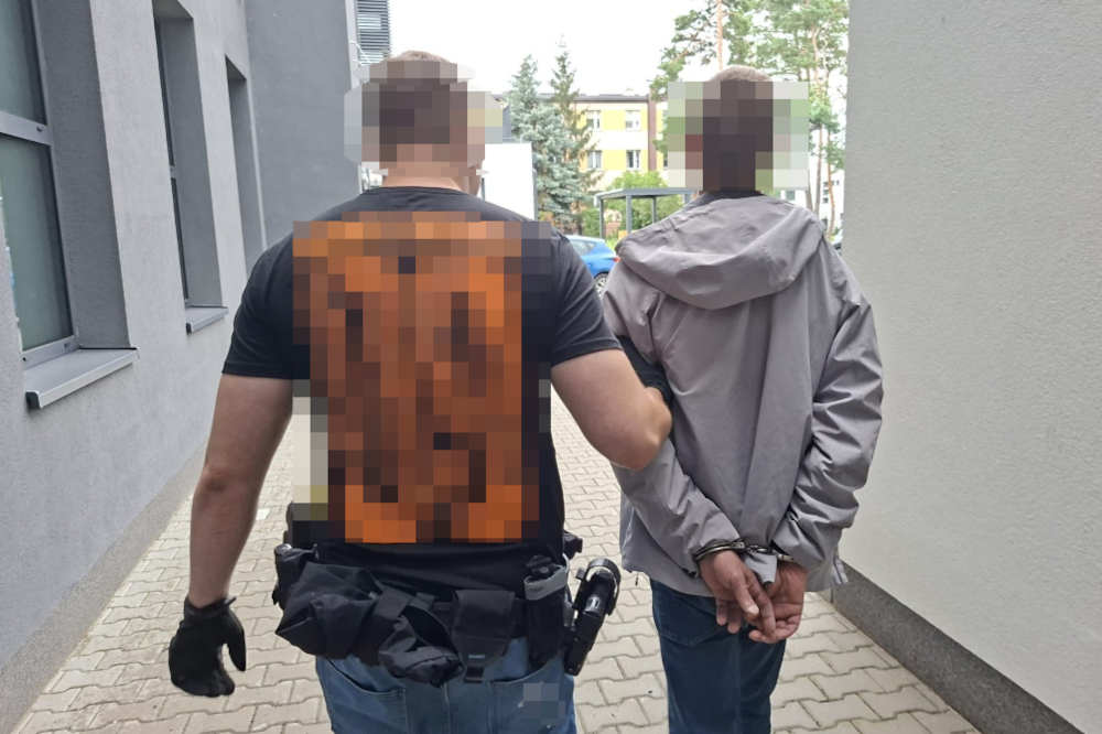 Znęcał się nad rodzicami i okradał. Policja odkryła kolejne przestępstwa 43-latka, recydywista trafił do aresztu